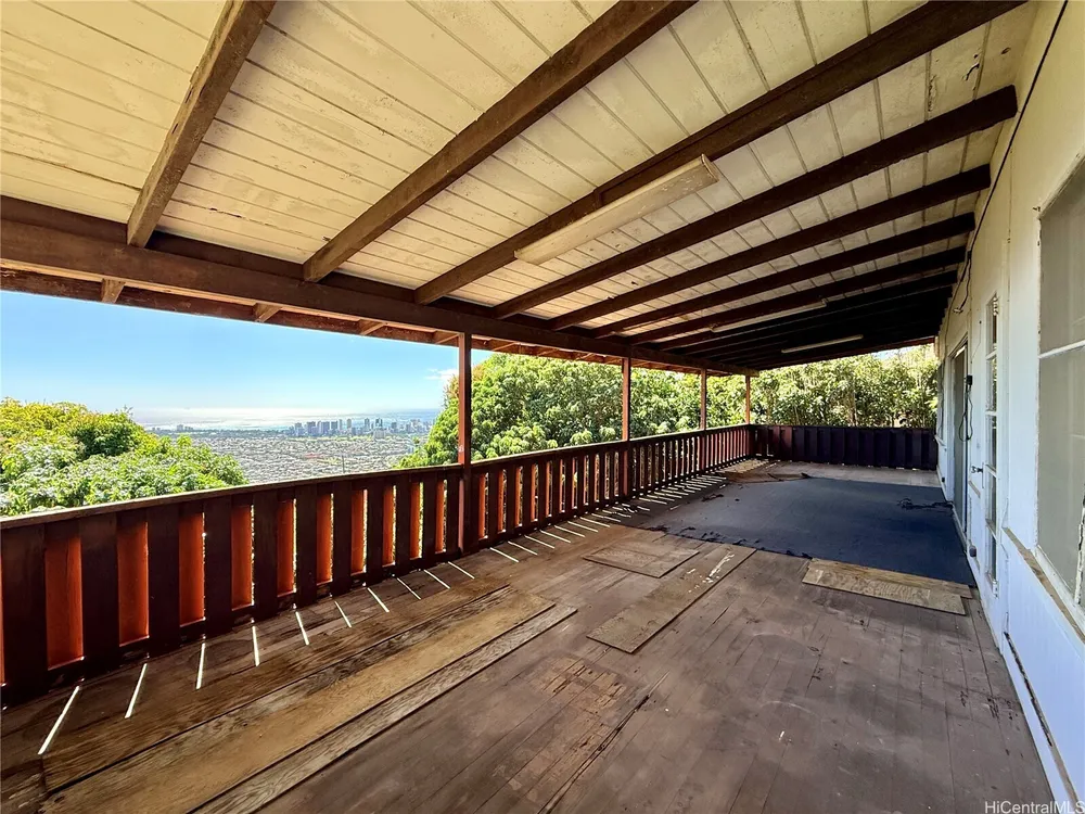 3655 Nihipali Pl, Honolulu, HI 96816