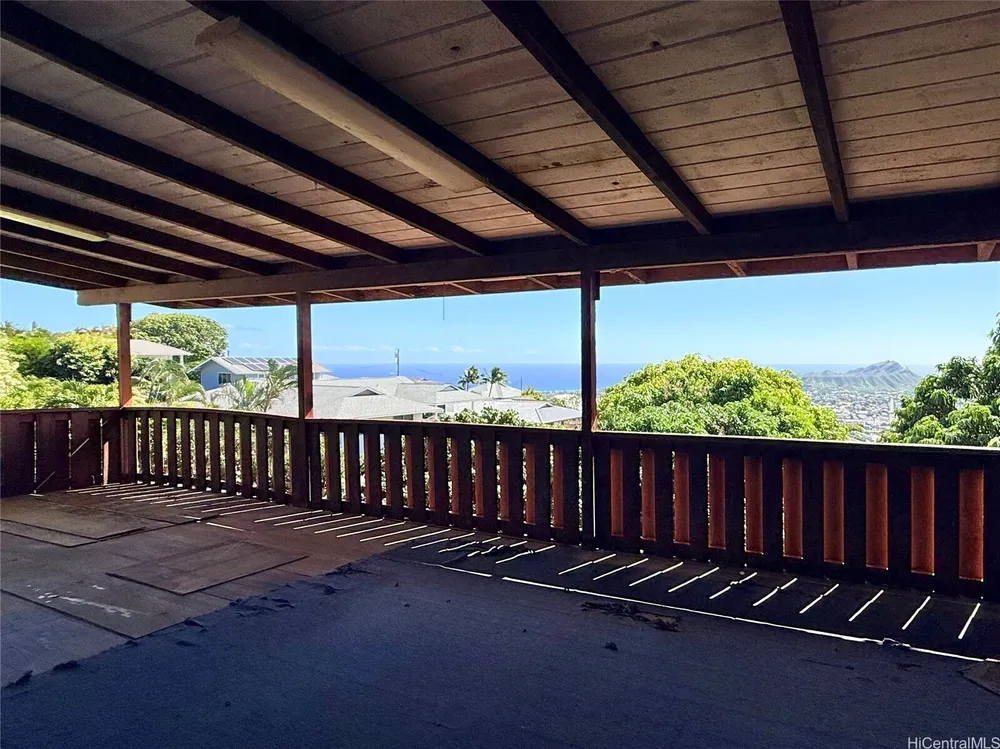 3655 Nihipali Pl, Honolulu, HI 96816