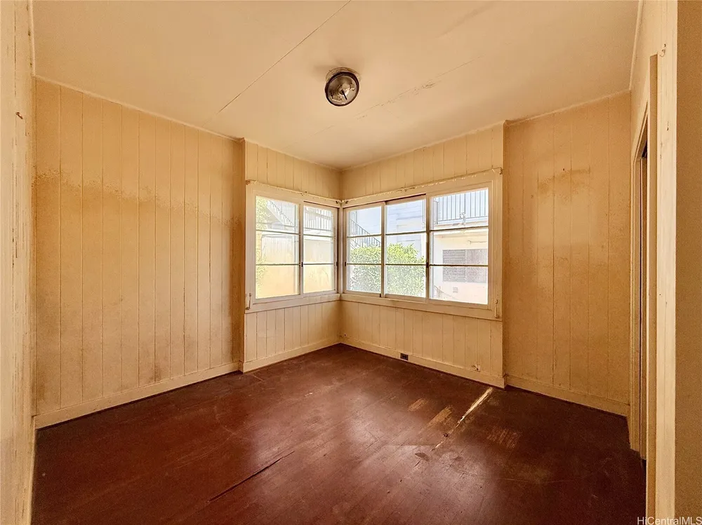 3655 Nihipali Pl, Honolulu, HI 96816