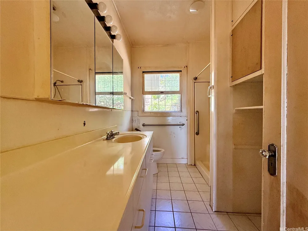3655 Nihipali Pl, Honolulu, HI 96816