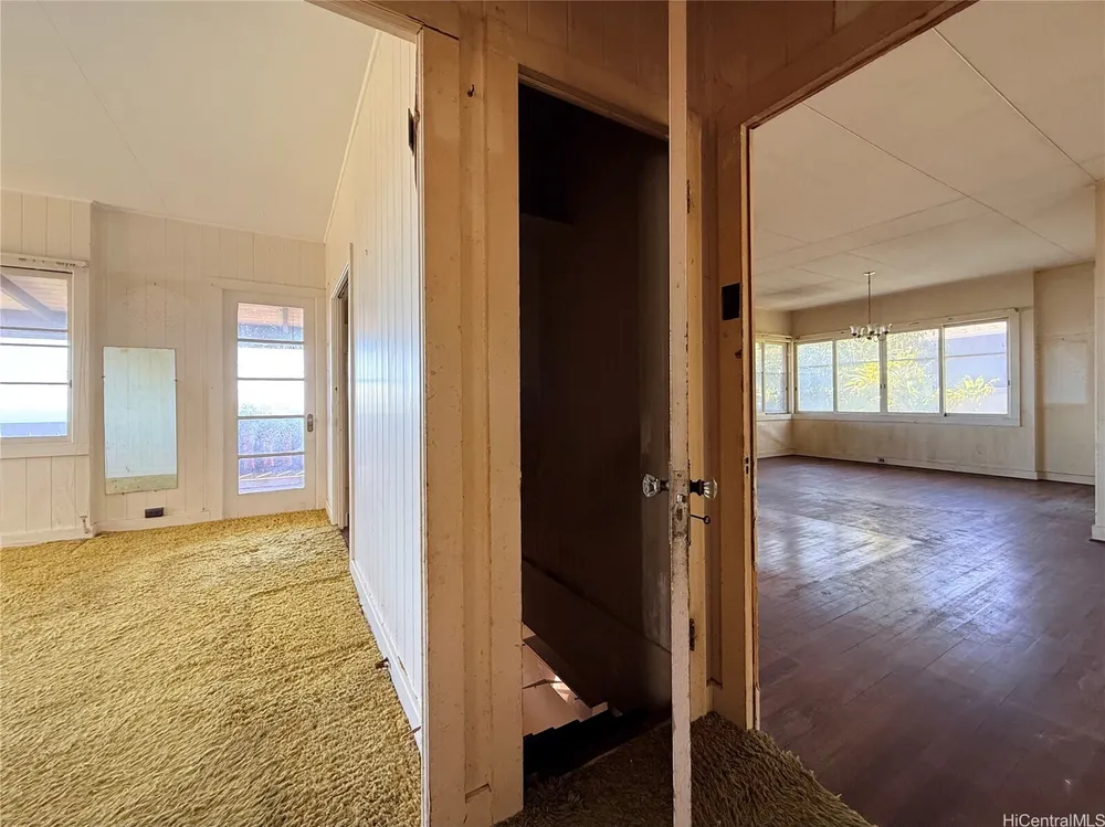 3655 Nihipali Pl, Honolulu, HI 96816