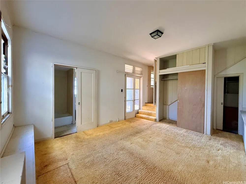 3655 Nihipali Pl, Honolulu, HI 96816