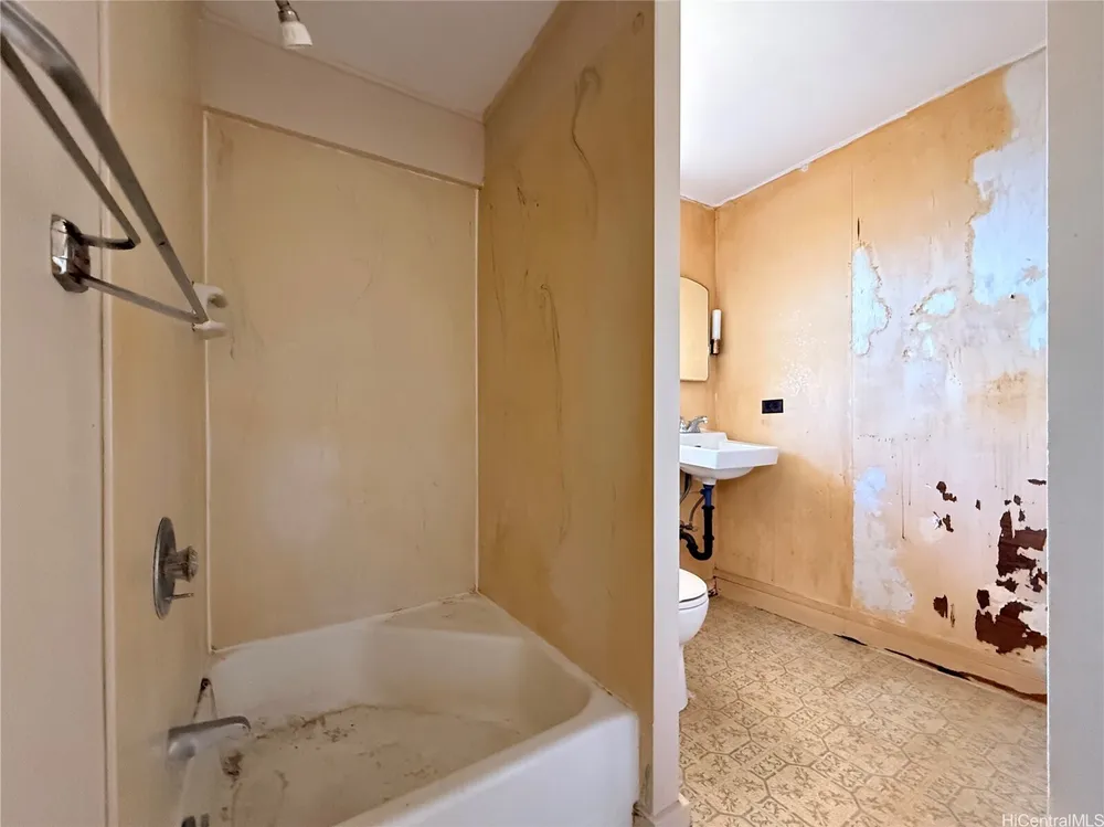 3655 Nihipali Pl, Honolulu, HI 96816