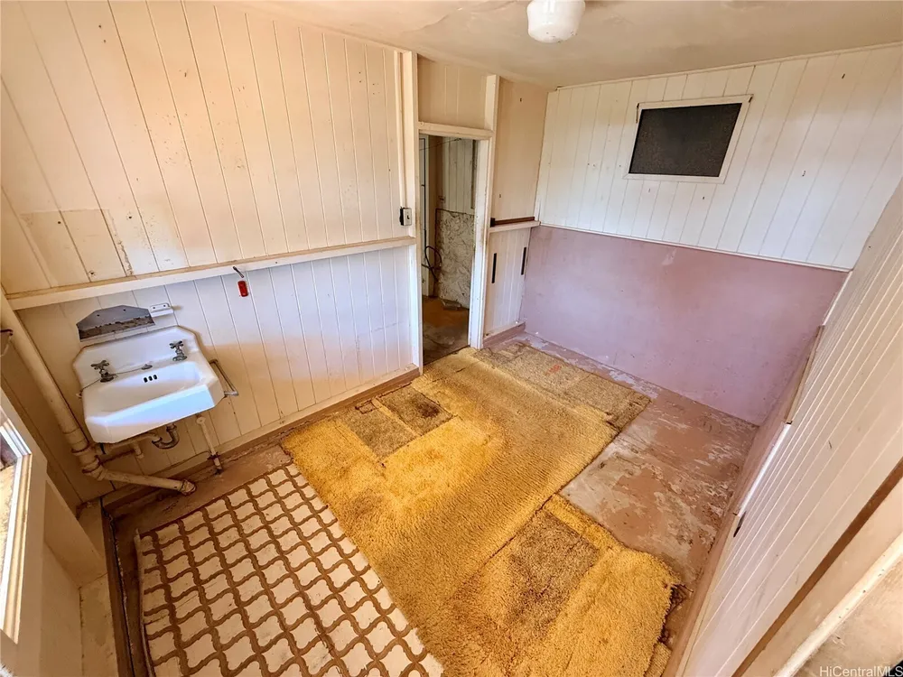 3655 Nihipali Pl, Honolulu, HI 96816