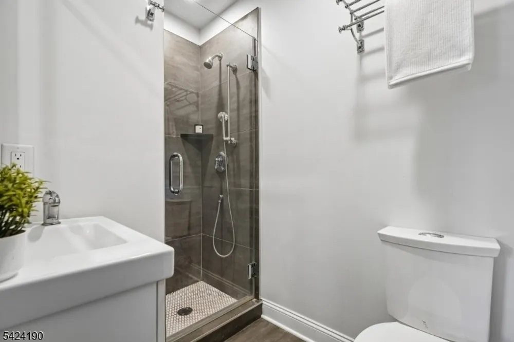7 N Wyoming Ave, Essex, South Orange Village Township, NJ 07079