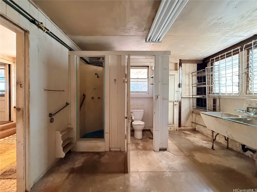 3655 Nihipali Pl, Honolulu, HI 96816