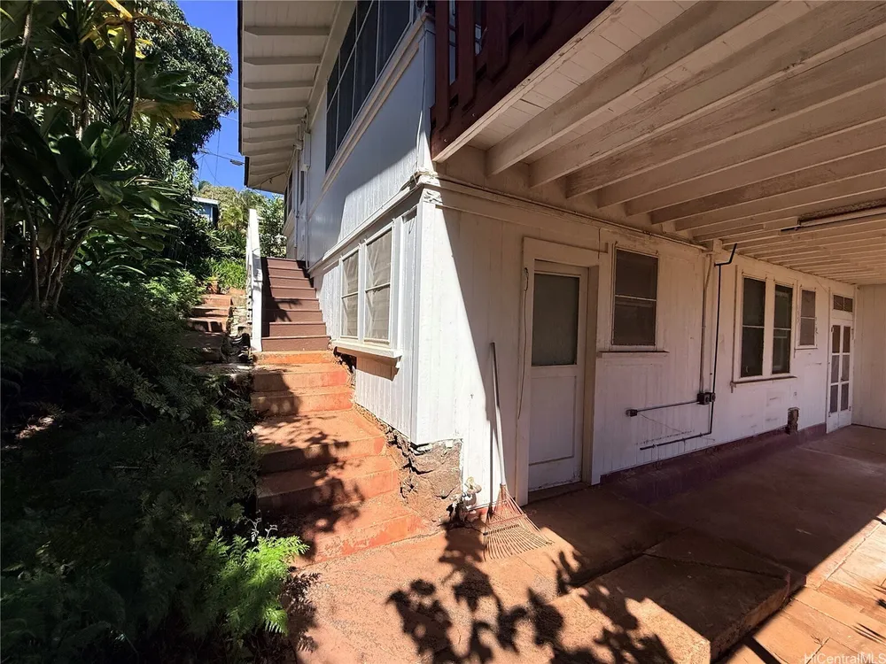 3655 Nihipali Pl, Honolulu, HI 96816