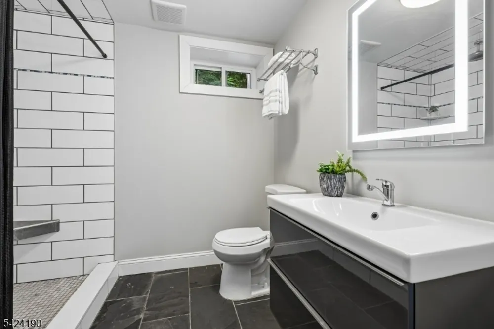 7 N Wyoming Ave, Essex, South Orange Village Township, NJ 07079