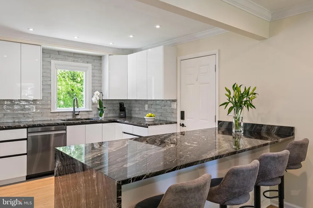 1126 Mainsail Dr, Annapolis, MD 21403