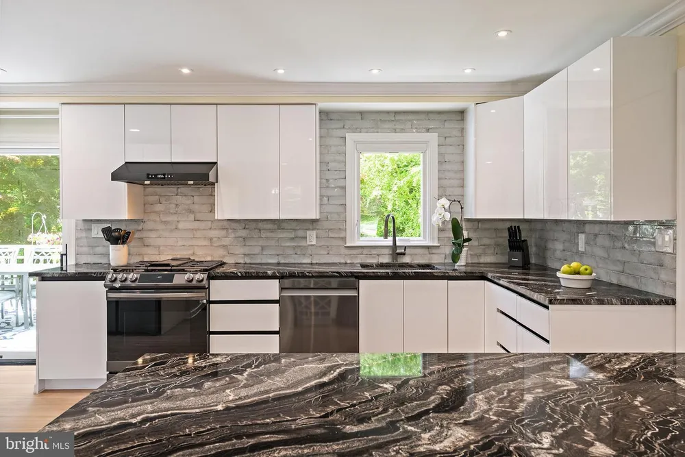 1126 Mainsail Dr, Annapolis, MD 21403
