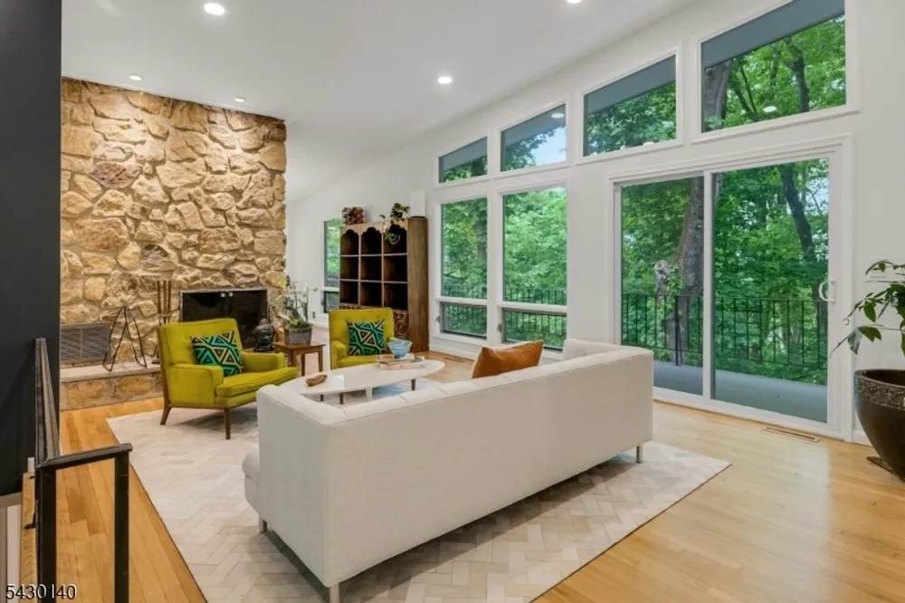 29 Skyline Dr, Morristown, NJ 07960