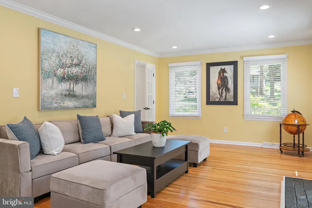 1126 Mainsail Dr, Annapolis, MD 21403