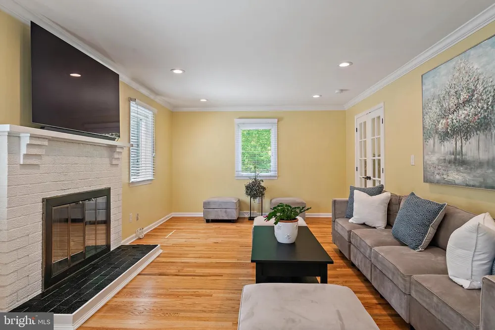 1126 Mainsail Dr, Annapolis, MD 21403