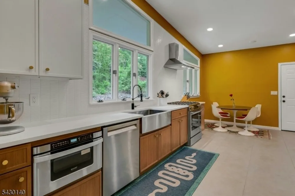 29 Skyline Dr, Morristown, NJ 07960