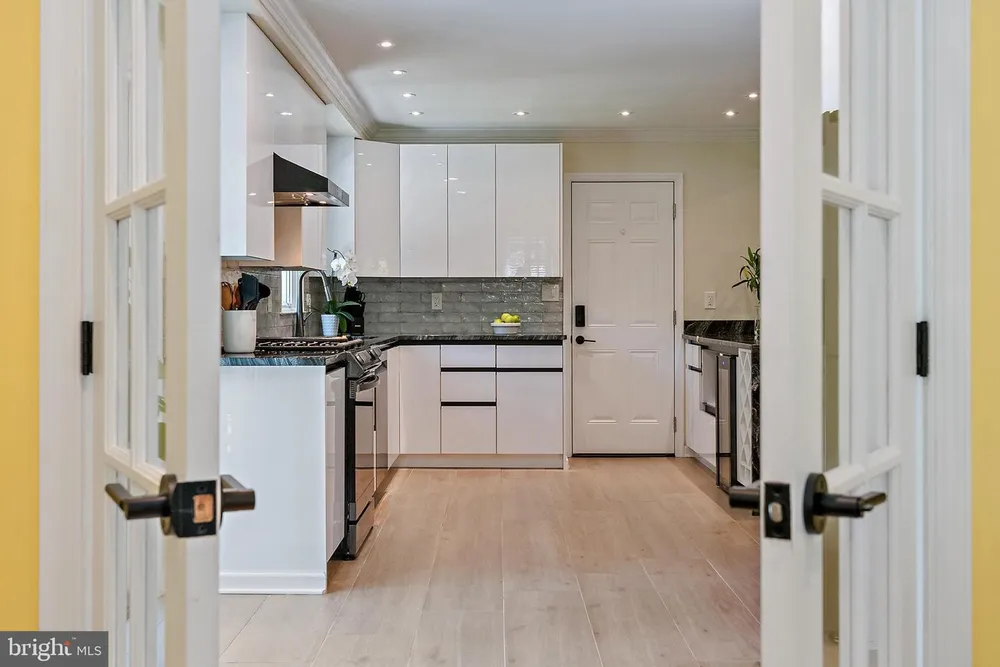 1126 Mainsail Dr, Annapolis, MD 21403