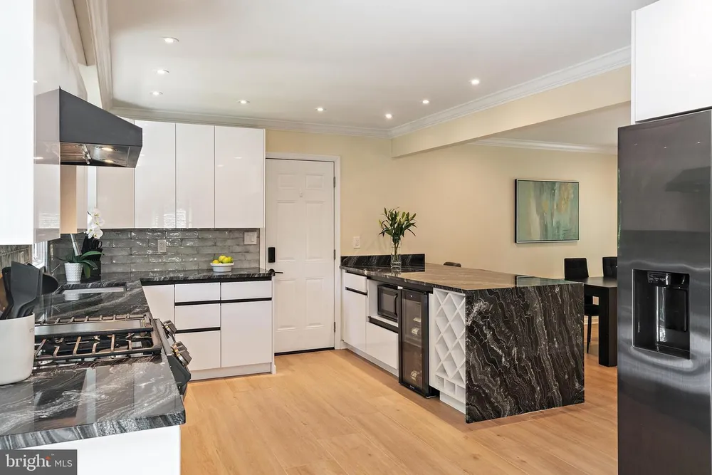 1126 Mainsail Dr, Annapolis, MD 21403