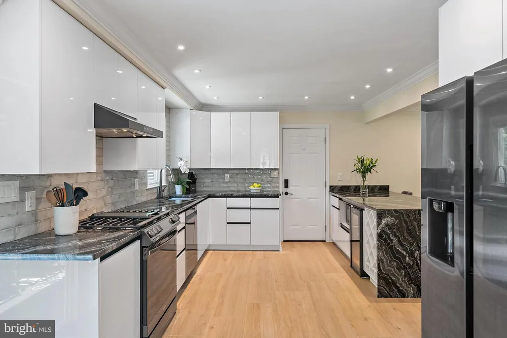 1126 Mainsail Dr, Annapolis, MD 21403
