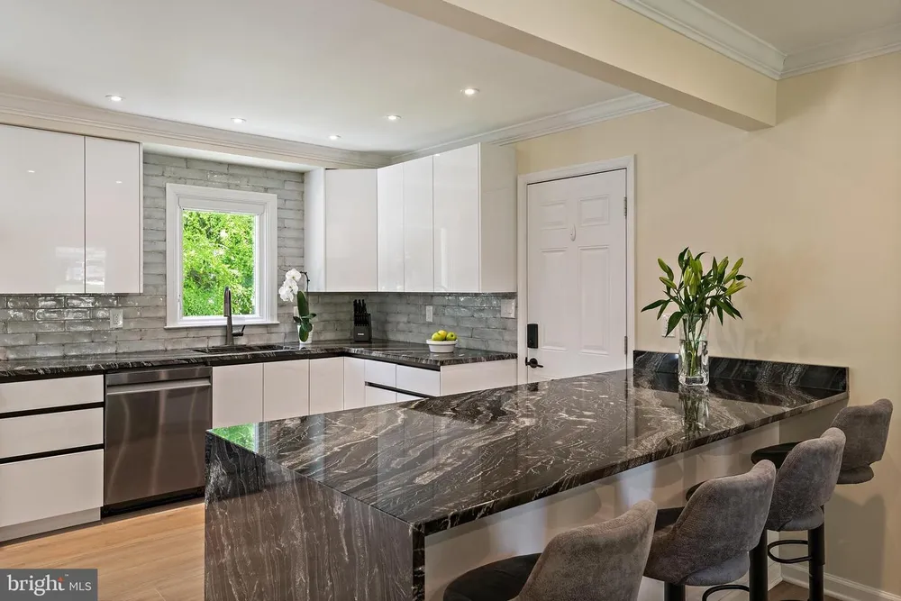1126 Mainsail Dr, Annapolis, MD 21403