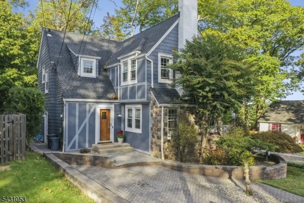 1 Oakridge Rd, West Orange, NJ 07052