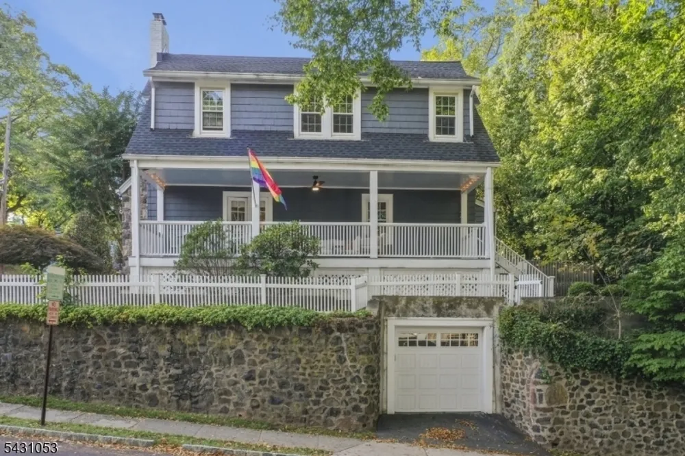 1 Oakridge Rd, West Orange, NJ 07052