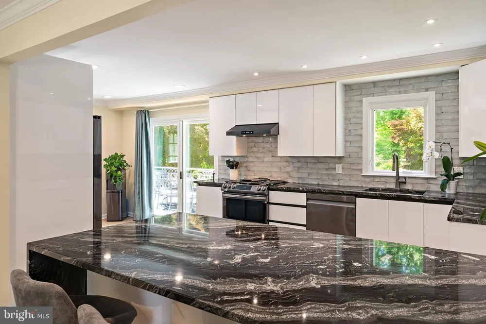1126 Mainsail Dr, Annapolis, MD 21403