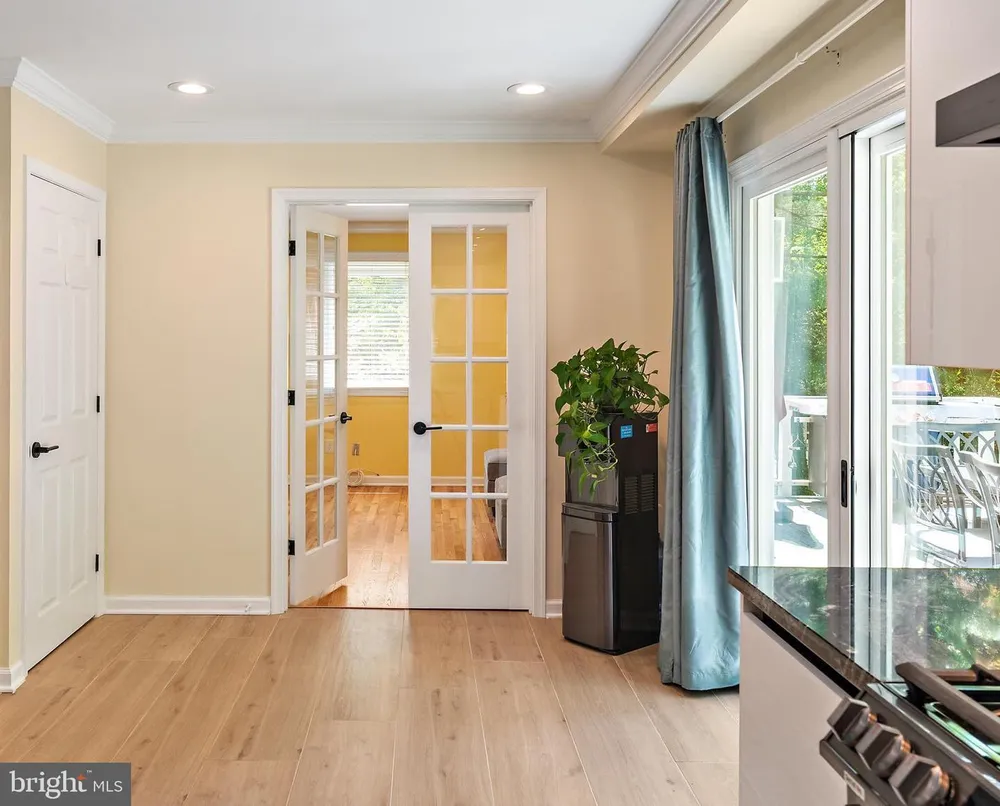 1126 Mainsail Dr, Annapolis, MD 21403