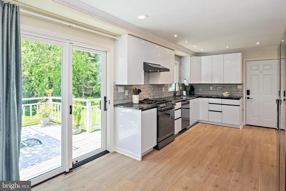 1126 Mainsail Dr, Annapolis, MD 21403