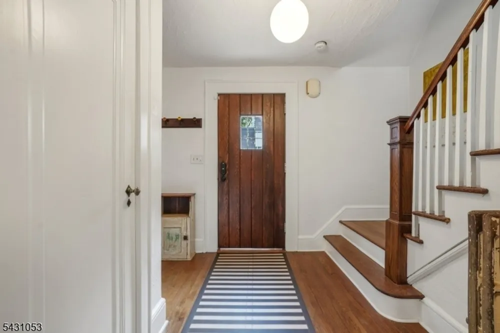1 Oakridge Rd, West Orange, NJ 07052