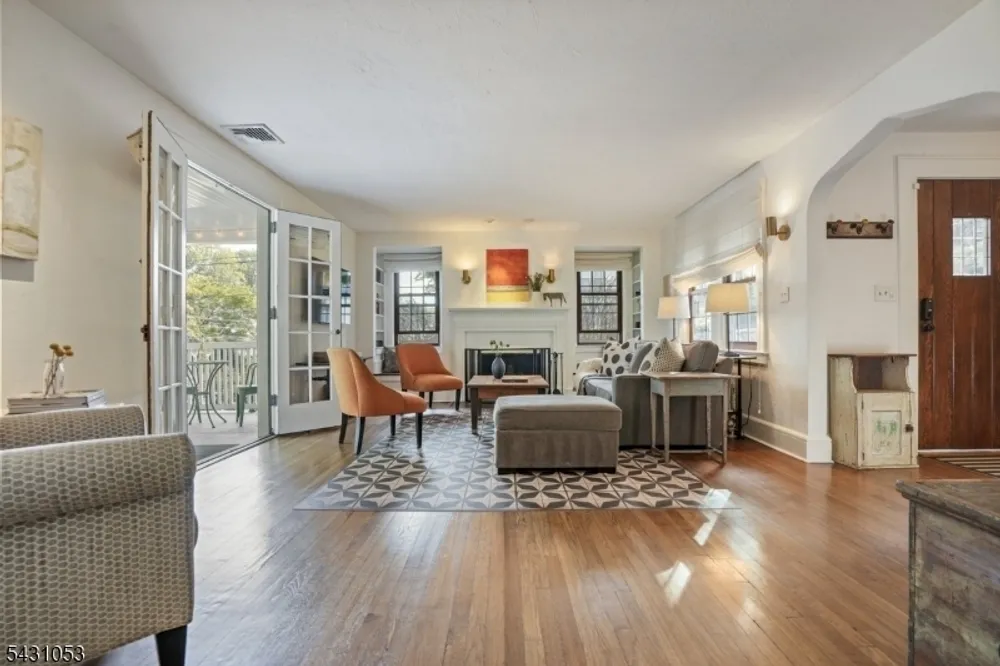 1 Oakridge Rd, West Orange, NJ 07052