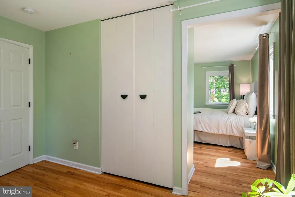 1126 Mainsail Dr, Annapolis, MD 21403