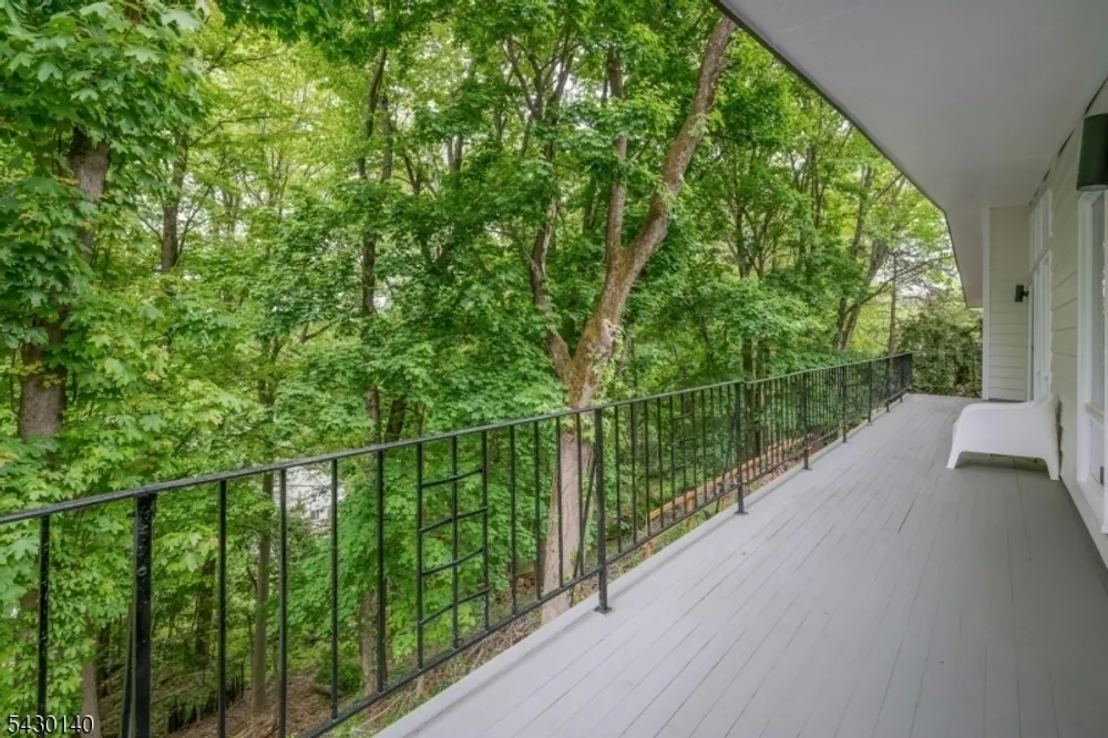 29 Skyline Dr, Morristown, NJ 07960