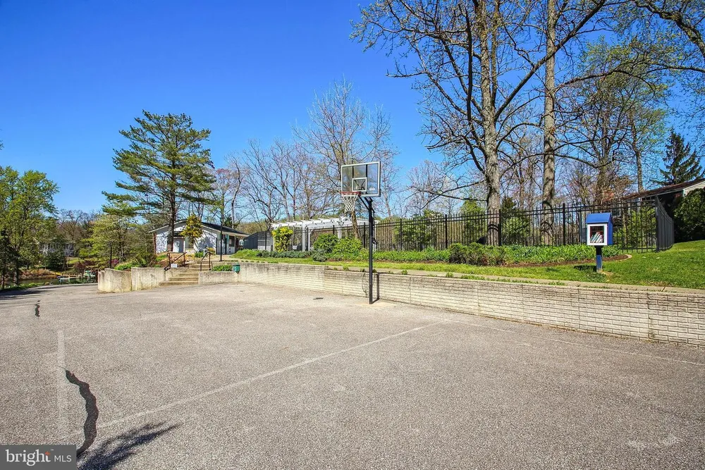 1126 Mainsail Dr, Annapolis, MD 21403