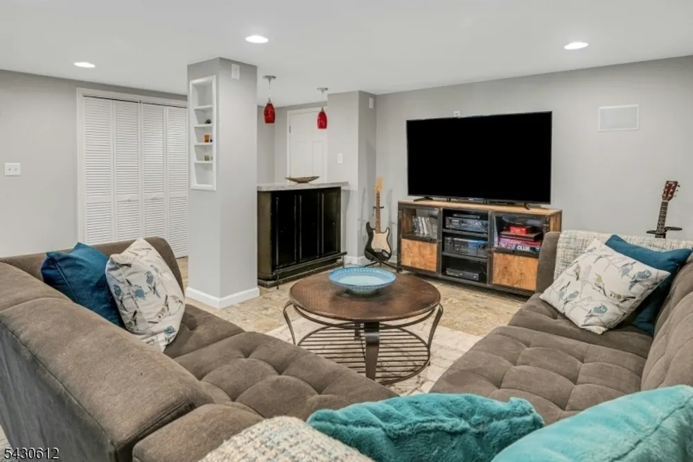 65 Hawthorne Ave, Glen Ridge, NJ 07028