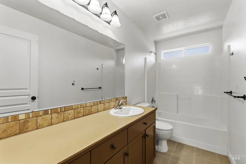 2292 W Windchime Dr, Meridian, ID 83646