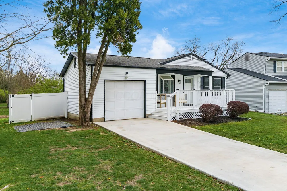 2562 Red Rock Blvd, Grove City, OH 43123