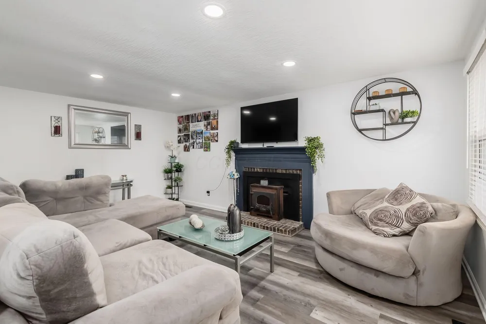 2562 Red Rock Blvd, Grove City, OH 43123