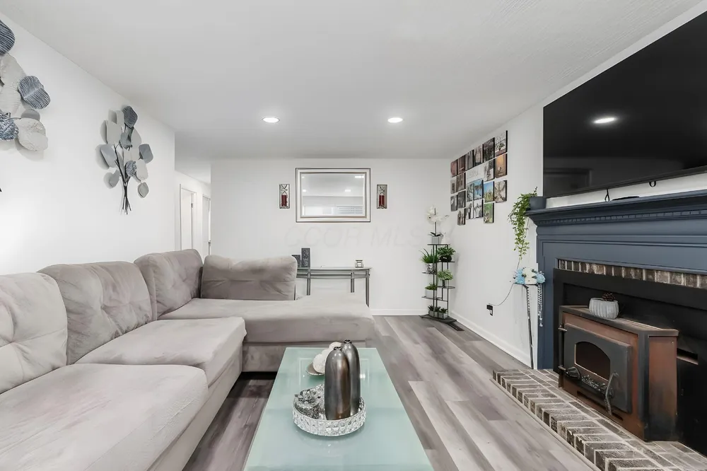2562 Red Rock Blvd, Grove City, OH 43123