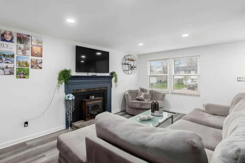 2562 Red Rock Blvd, Grove City, OH 43123