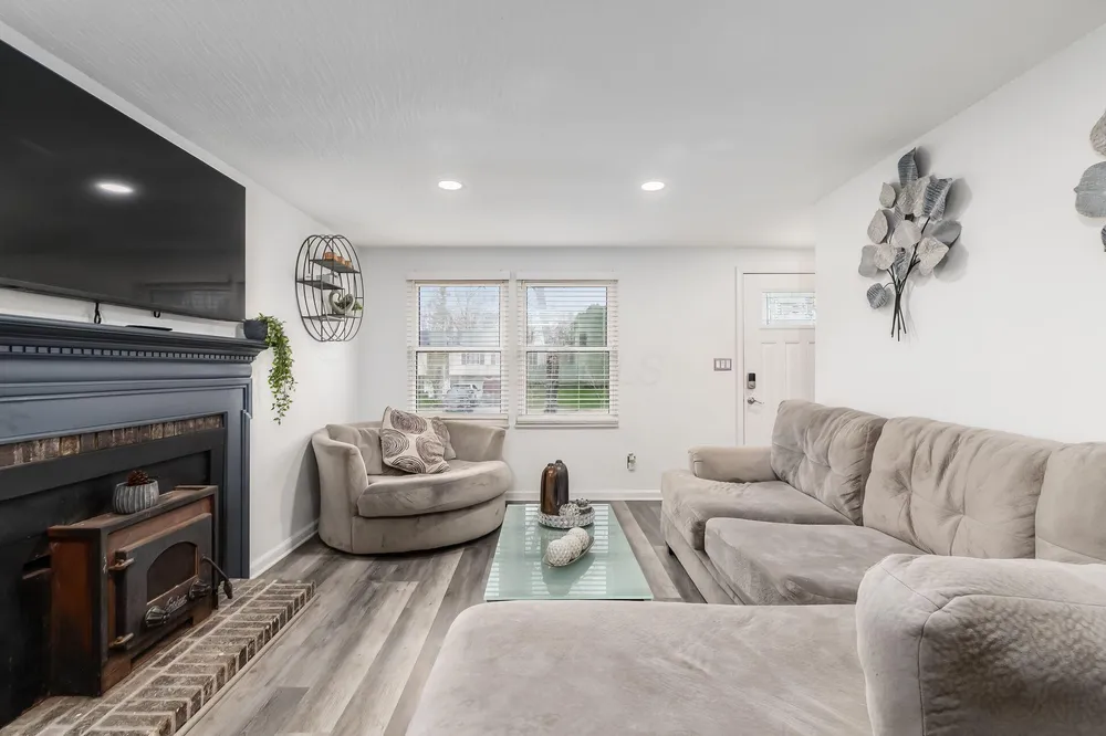 2562 Red Rock Blvd, Grove City, OH 43123