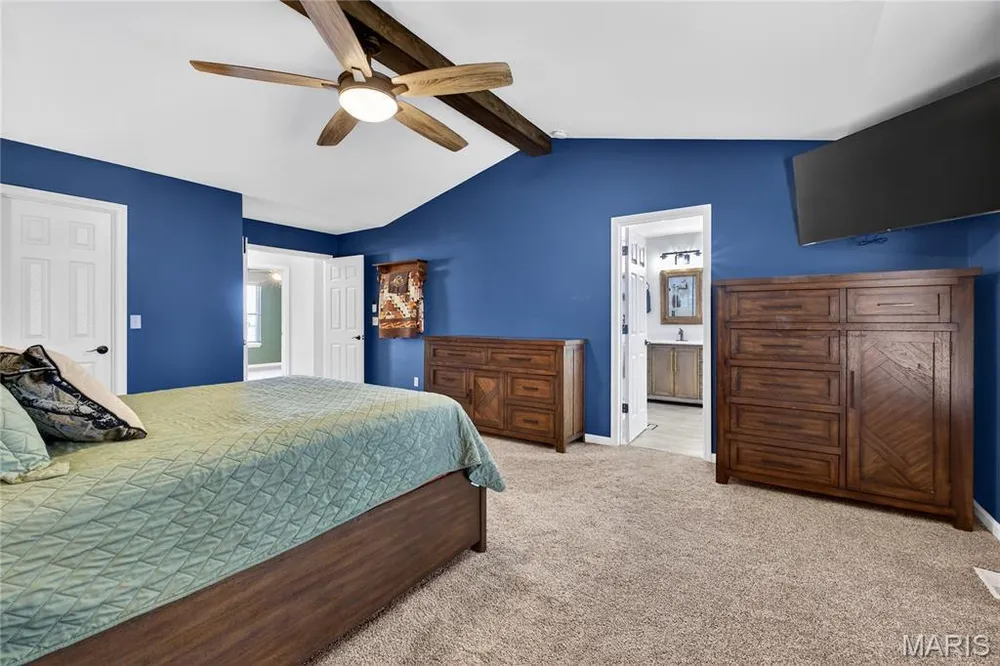 18 Locust Hills Ct, O'Fallon, MO 63366