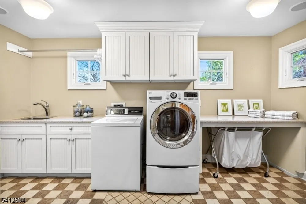 1020 Minisink Way, Westfield, NJ 07090