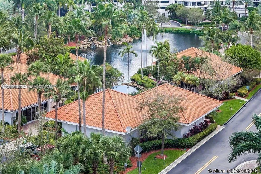 3500 Mystic Pointe Dr, Aventura, FL 33180