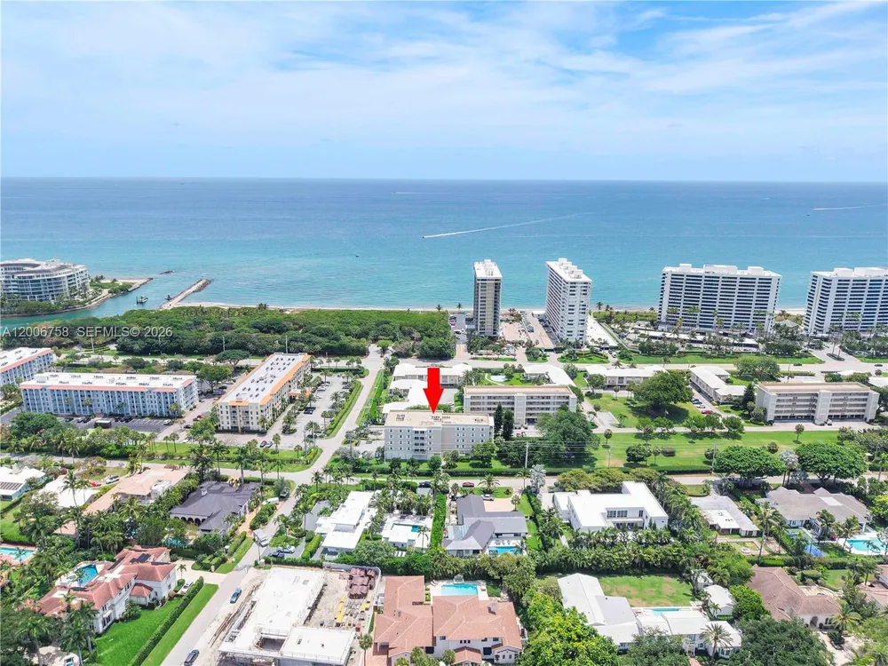 950 De Soto Rd, Boca Raton, FL 33432