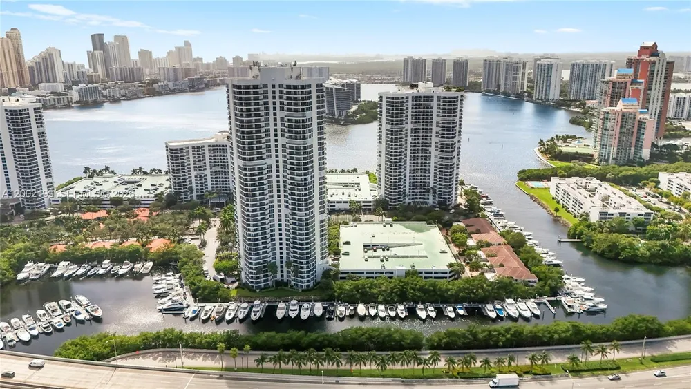 3500 Mystic Pointe Dr, Aventura, FL 33180