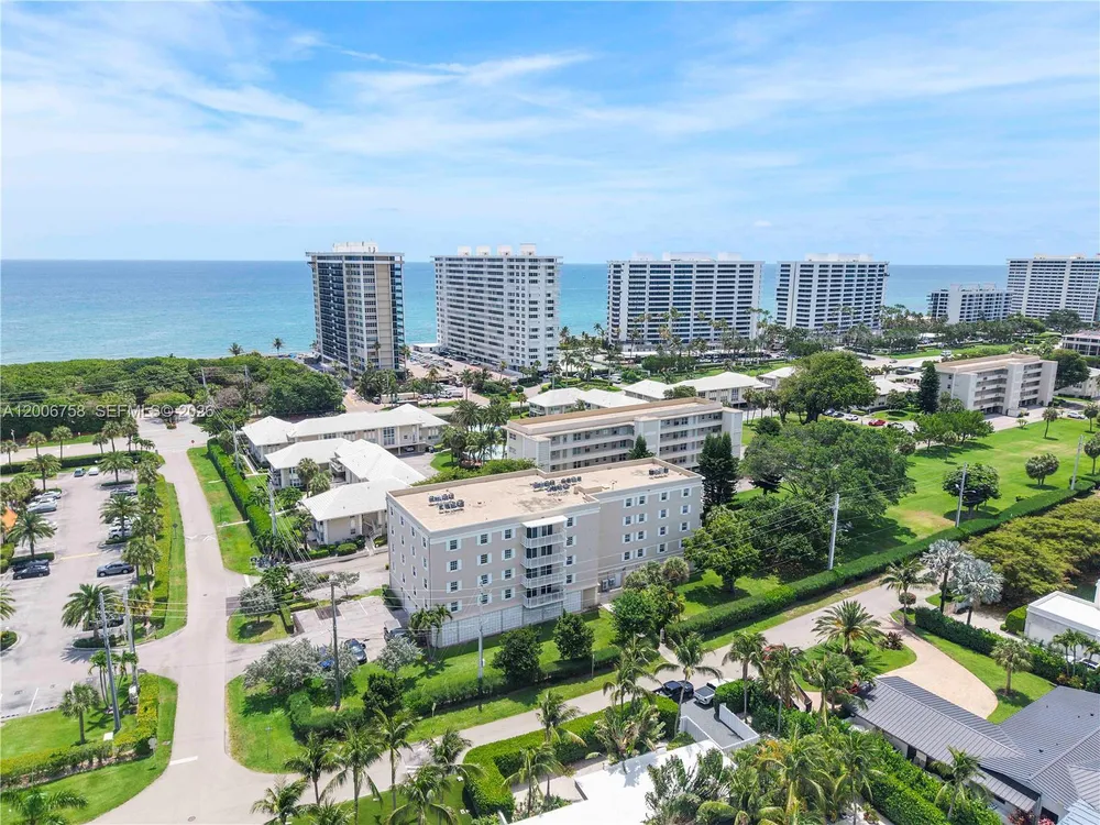 950 De Soto Rd, Boca Raton, FL 33432