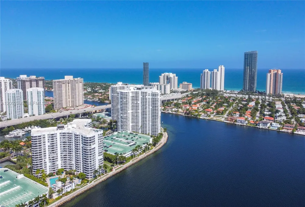 3500 Mystic Pointe Dr, Aventura, FL 33180