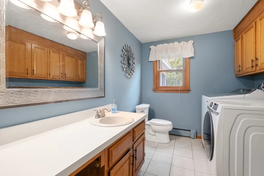 5 Fort Apache Dr, Franklin, MA 02038
