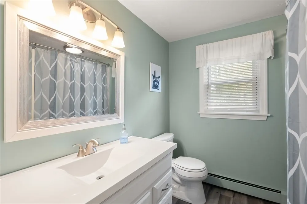 5 Fort Apache Dr, Franklin, MA 02038