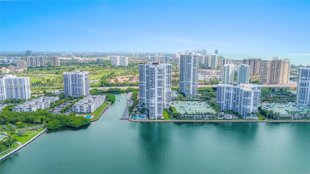 3500 Mystic Pointe Dr, Aventura, FL 33180