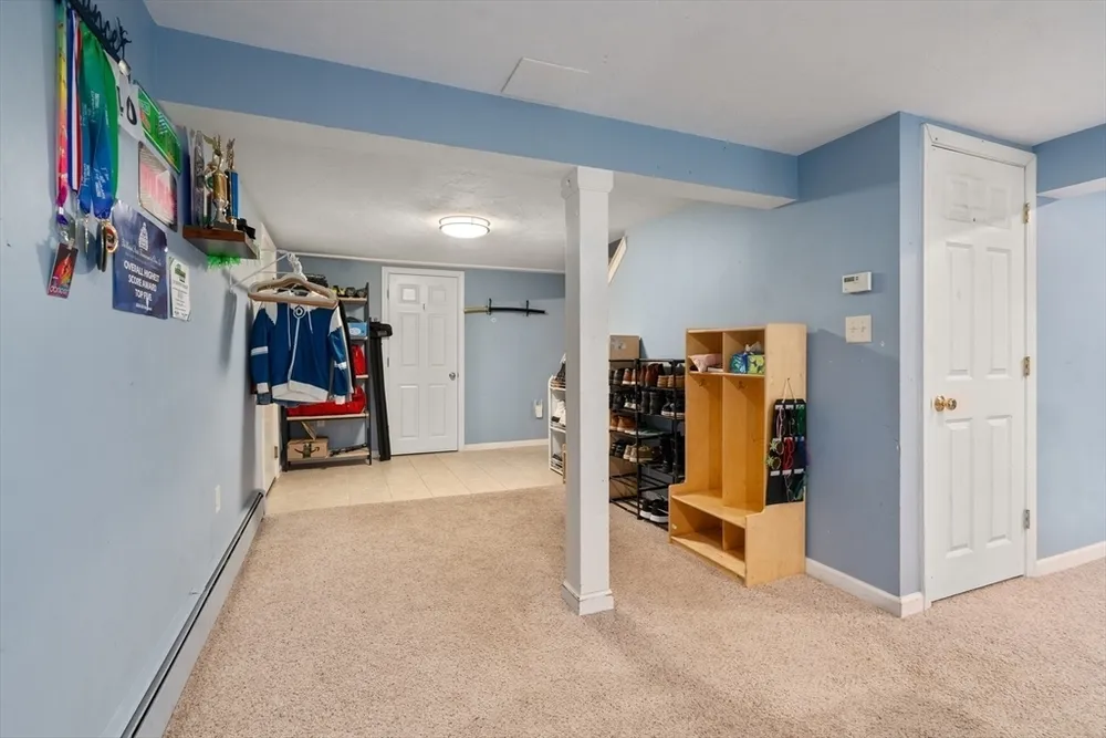 5 Fort Apache Dr, Franklin, MA 02038